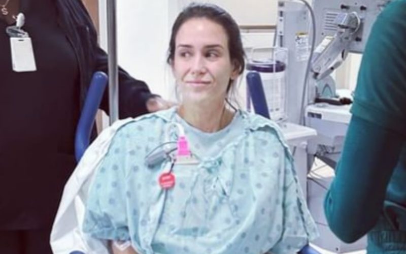 Erika de la Vega se recupera de una delicada cirugía